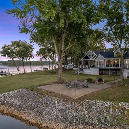 Rare Find Best Lot With Dock And Views On Lake Winchester Exterior photo