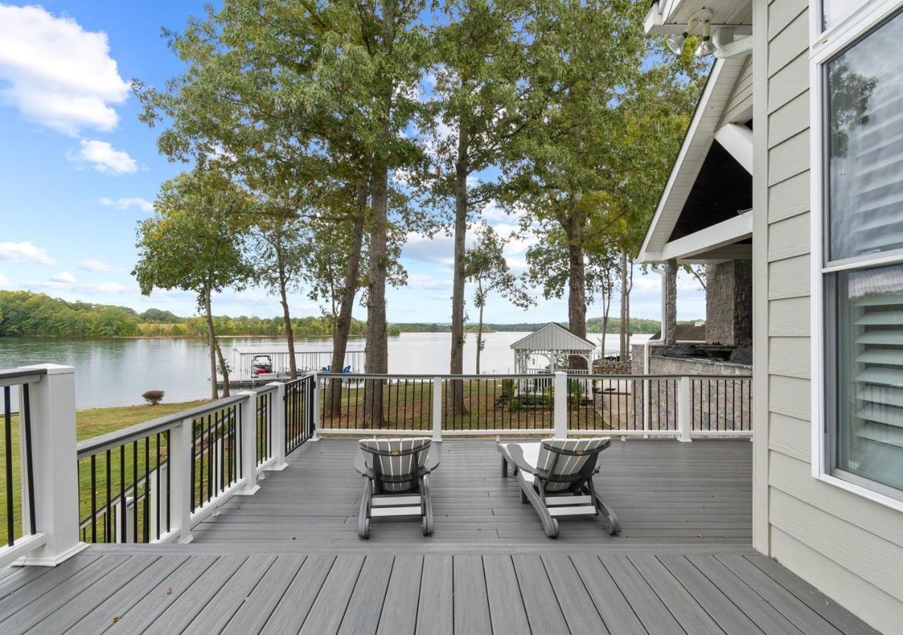 Rare Find Best Lot With Dock And Views On Lake Winchester Exterior photo