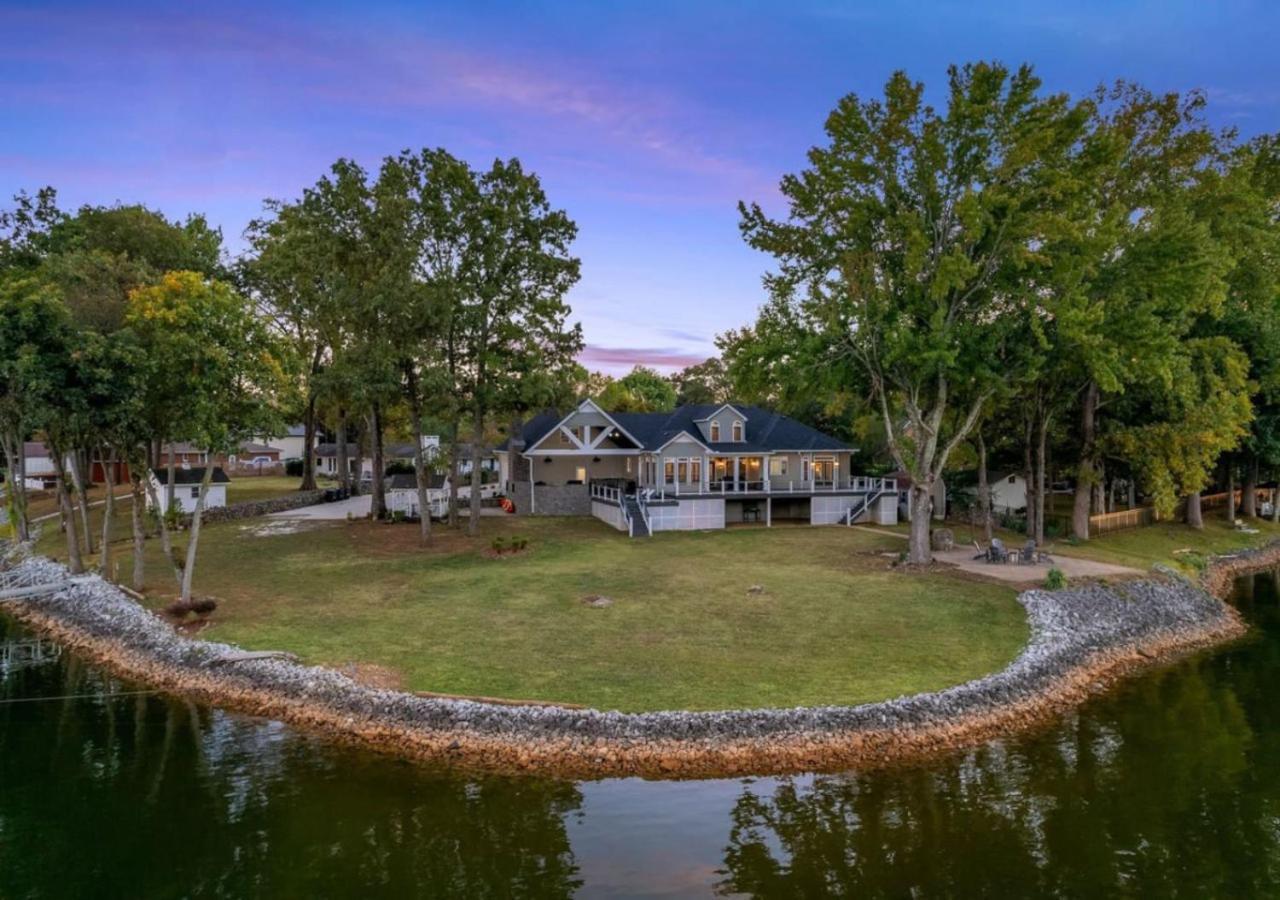 Rare Find Best Lot With Dock And Views On Lake Winchester Exterior photo