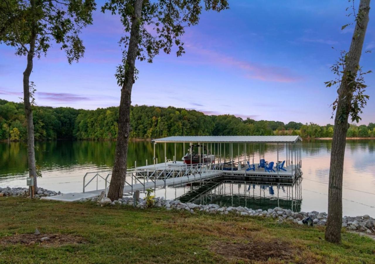 Rare Find Best Lot With Dock And Views On Lake Winchester Exterior photo