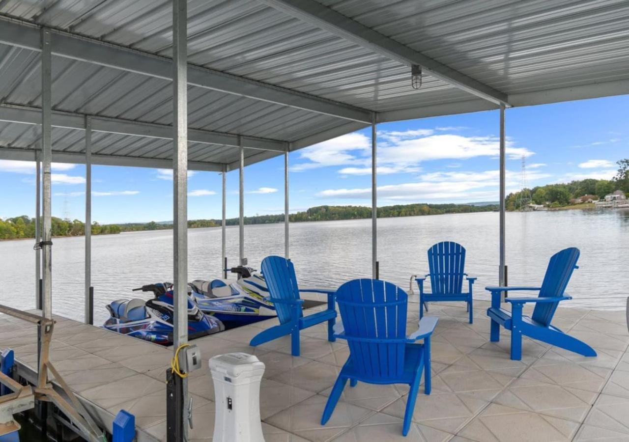Rare Find Best Lot With Dock And Views On Lake Winchester Exterior photo